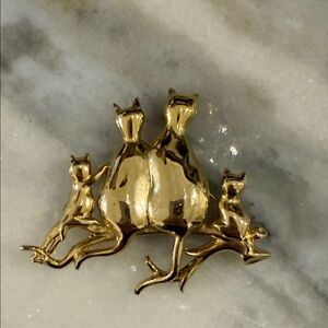 M Jent signed Cats on a Limb Gold tone Cat Family Brooch